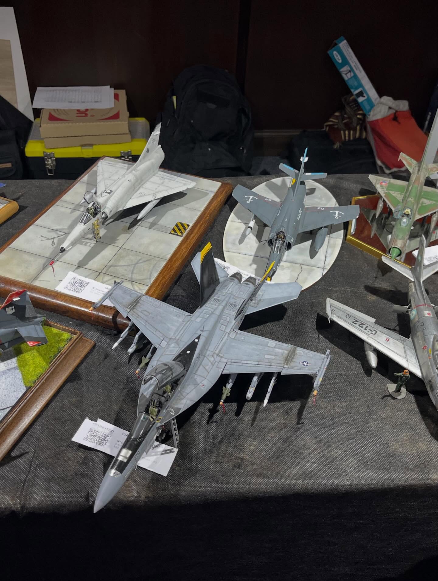 ✨ IPMS Córdoba presente en la 41° Convención Nacional de Modelismo Estático – Mendoza 2025! ✨
Una experiencia increíble llena de trabajo, amistad y pasión por el hobby.
🎖 Premios destacados para IPMS Córdoba
🏆 @alas_a_escala (Martín Ocampo) – ORO / Mejor Aviación a Reacción 1/72
(Mejor modelo de la categoría)
🥉 @hobbymav (Gustavo Leguizamón) – BRONCE / Dioramas compuestos 1/35
(Premio principal de la categoría)
💙 ¡Orgullo total para nuestra institución!
✨ Menciones y reconocimientos especiales
🔹 @alejandrovucko (Alejandro Vucko)
• Reconocimiento IPMS Chile – Modelo destacado en aviación a reacción (MiG-29 Fulcrum 1/72)
🔹 @alas_a_escala (Martín Ocampo)
• Reconocimiento IPMS Chile – Fw190 (1/72)
🔹 @hobbymav (Gustavo Leguizamón)
• Reconocimiento IPMS Golfo San Julián – Mejor blindado
• Reconocimiento IPMS Lanús – Mejor blindado
• Reconocimiento IPMS Salta – Mejor diorama
🔹 @kevcech1 (Kevin Penna)
• Reconocimiento IPMS Salta – Mejor Aviación Promocional 1/72 (F-14 Tomcat)
• Reconocimiento IPMS Chile – Mejor aviación 1/144
🔹 @echeniquemodelkits (Franco Echenique)
• Reconocimiento IPMS Chile – Mejor aviación hélices 1/72
• Reconocimiento IPMS Lanús – Mejor aviación Segunda Guerra Mundial 1/72
• Reconocimiento especial IPMS Mendoza + High Valley Models – Mejor hélices 1/72
🙏 Gracias a @ipms.mendoza.valkyria.ok por la organización y la excelente recepción.
Podes leer mas acá en nuestra web 👉🏻 https://ipmscordoba.com/ipms-cordoba-en-la-41-convencion-nacional-de-modelismo-estatico-mendoza-2025/